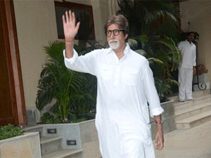 Amitabh Bachchan's fan caught robbing Rs 8000 cash in Jalsa!